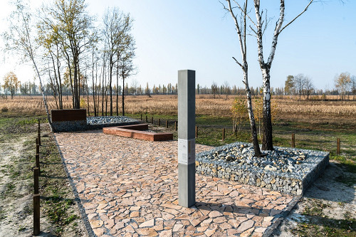 Baraschi, 2019, Denkmal und Informationsstele am Massengrab, Stiftung Denkmal, Anna Voitenko