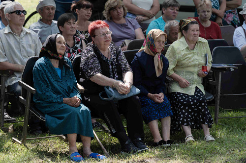 Kolodjanka, 2019, Einwohner des Dorfes bei der Einweihung des Denkmals, Stiftung Denkmal, Anna Voitenko