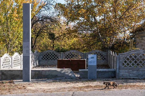 Plyskiw, 2019, Denkmal am Ort der Massenerschießung im Stadtgebiet, Stiftung Denkmal, Anna Voitenko