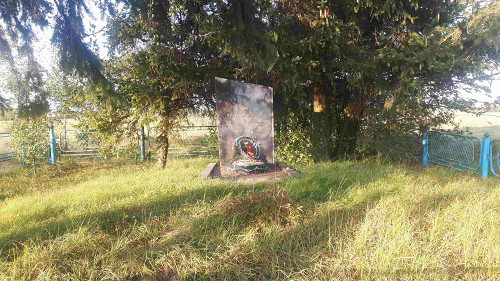 Ivanopil, 2018, Das 1991 am Massengrab der ermordeten Juden aufgestellte Denkmal, Stiftung Denkmal