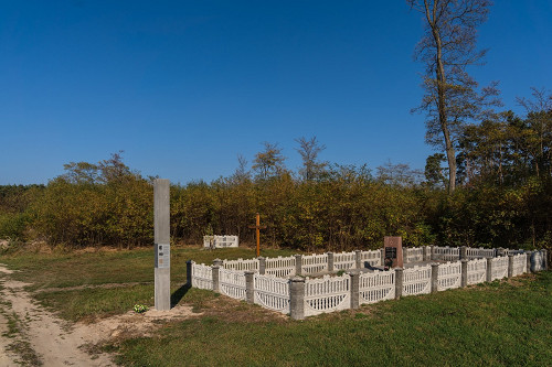 Hromada bei Ljubar, 2019, Ansicht des Denkmalensembles bei der Sandgrube, Stiftung Denkmal, Anna Voitenko