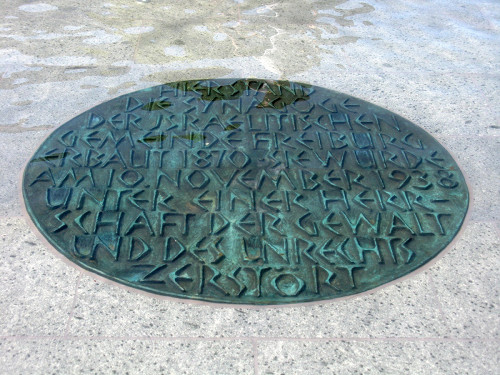 Freiburg, 2017, Die in das neue Denkmal integrierte Bronzetafel von 1961, Andreas Schwarzkopf
