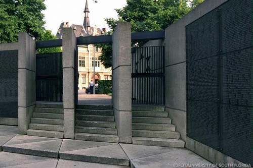Brüssel, o.D., Eingang zum Nationaldenkmals der jüdischen Märtyrer, Florida Center of Instructional Technology