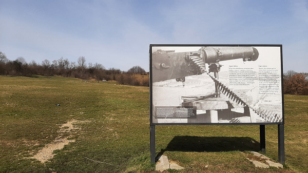Krakau-Plaszow, 2023, Eine von 19 Informationstafeln auf dem ehemaligen Gelände des Lagers, Stiftung Denkmal