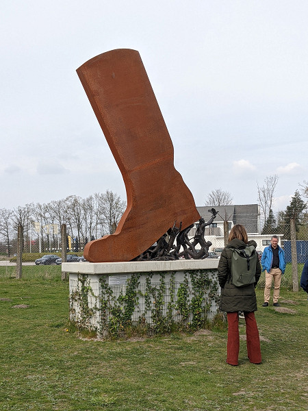 Breendonk, 2022, Das 2021 eingeweihte Denkmal »Ode an den Widerstand«, Stiftung Denkmal