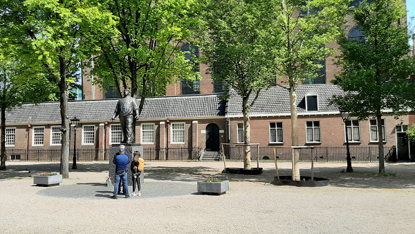 Amsterdam, 2023, Denkmal des Dockarbeiters auf dem Jonas Daniël Meijerplein, Stiftung Denkmal