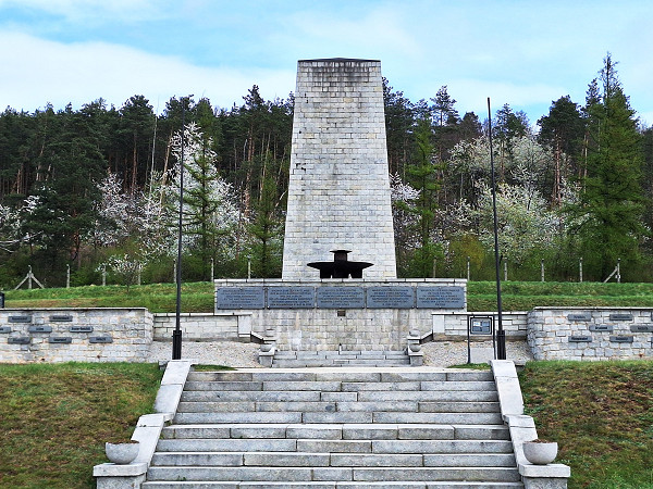 Groß-Rosen, 2024, Ansicht des Mausoleums, Stiftung Denkmal