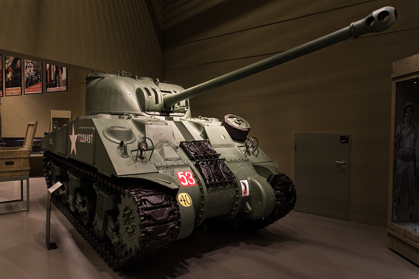 Danzig, 2018, Ein Sherman M4 Firefly Panzer in der Dauerausstellung, Muzeum II Wojny Światowej