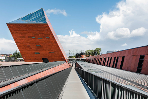 Danzig, 2017, Der Entwurf für das Gebäude des Museums des Zweiten Weltkriegs stammt vom Architekturbüro Kwadrat aus Gdynia, Muzeum II Wojny Światowej