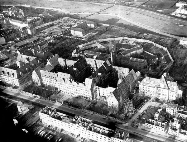 Nürnberg, 1945, Der Nürnberger Justizpalast im Winter 1945/46, Stadtarchiv Nürnberg, Foto: Ray D'Addario (StadtAN A 65/IV Nr. RA-141)