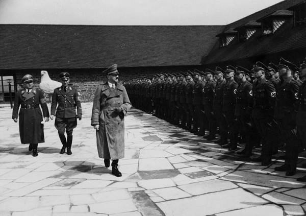 NS-Ordensburg Vogelsang, 1937, Besuch Adolf Hitlers bei der Kreisleitertagung 1937 auf der Burg Vogelsang, Bundesarchiv, Bild 146-1985-108-27A