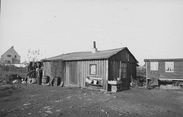 Magdeburg, 1939, Das »Zigeunerlager« an der Ebendorfer Chaussee (Grundstück Holzweg), Stadtarchiv Magdeburg, Fotos HBA - Fotobestand Hochbauamt, Nr. 16790