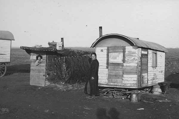 Magdeburg, 1939, Das »Zigeunerlager« an der Ebendorfer Chaussee (Grundstück Holzweg), Stadtarchiv Magdeburg, Fotos HBA - Fotobestand Hochbauamt, Nr. 16788