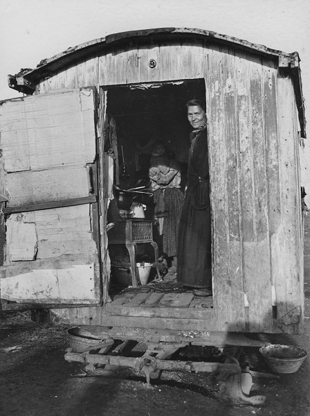 Magdeburg, 1939, Das »Zigeunerlager« an der Ebendorfer Chaussee (Grundstück Holzweg), Stadtarchiv Magdeburg, Fotos HBA - Fotobestand Hochbauamt, Nr. 16789