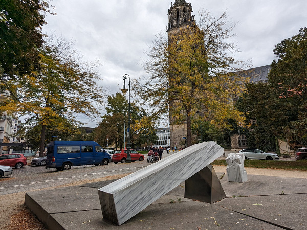 Magdeburg, 2024, Das Denkmal für die deportierten Magdeburger Sinti und Roma am Dom, Stiftung Denkmal / Benedikt Putz