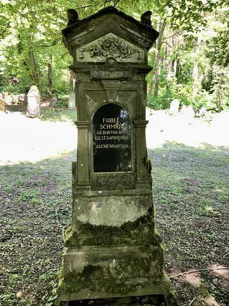 Aschenhausen, 2024, Grabstein auf dem jüdischen Friedhof, Kai Kemmann / Wikimedia Commons / CC BY-SA 4.0