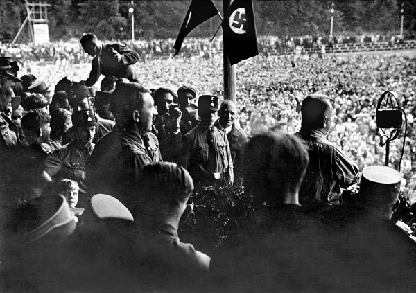 Neustadt, 1932, Hitler auf Wahlkampfreise im Neustadter Stadion, Stadtarchiv Neustadt/Weinstraße, Sammlung GB