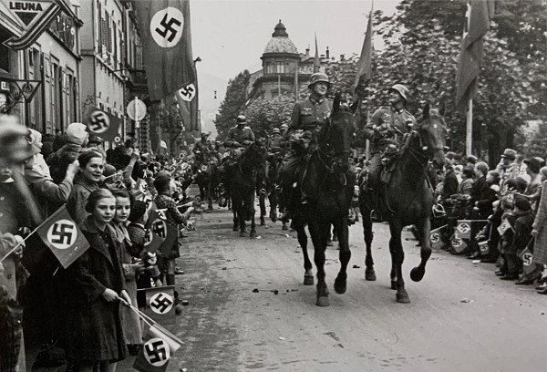 Neustadt, 1940, Begrüßung der heimkehrenden Truppen nach dem Frankreich-Feldzug, Stadtarchiv Neustadt/Weinstraße, Foto A. Gerspach