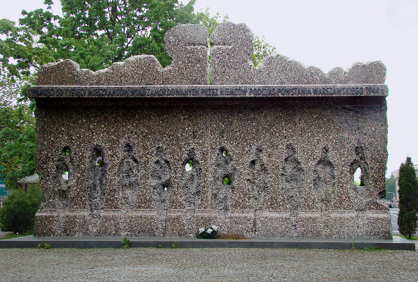 Warschau, 2010, Das Denkmal für die Opfer des Massakers von Wola, Wikimedia Commons / Szczebrzeszynski