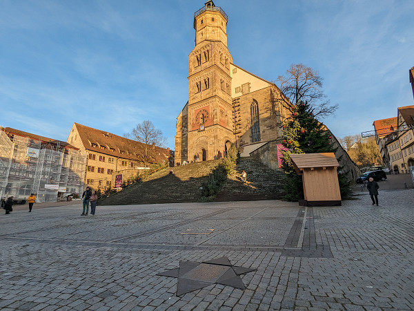 Schwäbisch Hall, 2024, Gedenkstern auf dem Haller Marktplatz, Stiftung Denkmal / Benedikt Putz