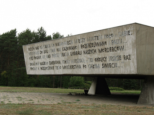 Kulmhof, 2008, Rückseite des Monuments auf dem Gelände des »Waldlagers«, Jakub Krajniak