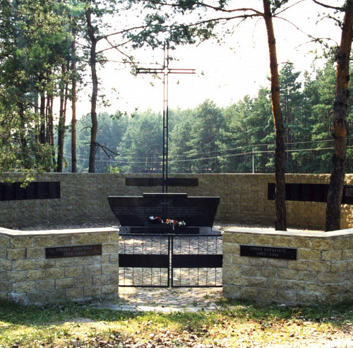 Ponary, 2004, Denkmal für die polnischen Opfer, Stiftung Denkmal