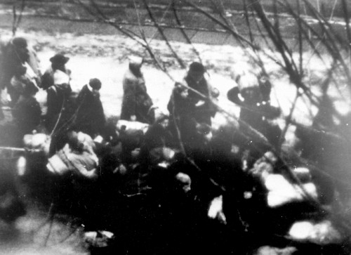 Riga, Ende 1941, Lettische Juden auf dem Weg zur Exekution im Wald von Rumbula, Muzejs »Ebreji Latvijā«