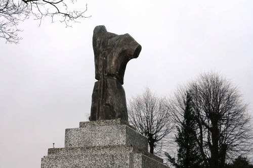 Sonnenburg, 2015, Denkmal für Luxemburger Opfer auf dem Ehrenfriedhof, Stiftung Denkmal