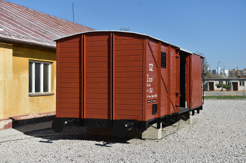 Sered, 2017, Der Viehwaggon der slowakischen Eisenbahn symbolosiert die Deportationen, Bratislavská župa