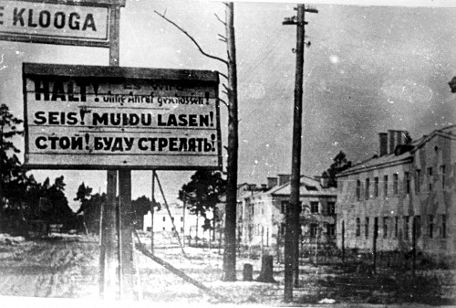 Klooga, 1944, Eingang des Lagers auf einem nach dem Einmarsch der Roten Armee entstandenen Bild, Yad Vashem