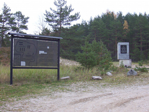 Kalevi-Liiva, 2004, Informationstafel und Denkmal für die ermordeten Juden, Stiftung Denkmal