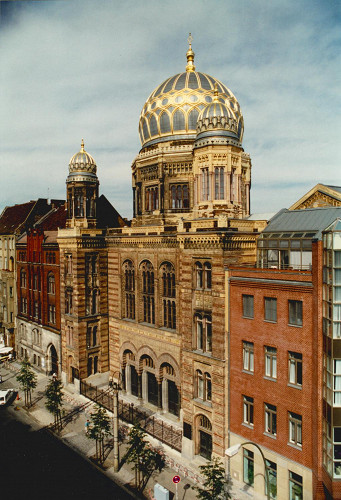 Berlin, o.D., Fassade der Neuen Synagoge nach dem Wiederaufbau, Stiftung Neue Synagoge Berlin – Centrum Judaicum, Margit Billeb