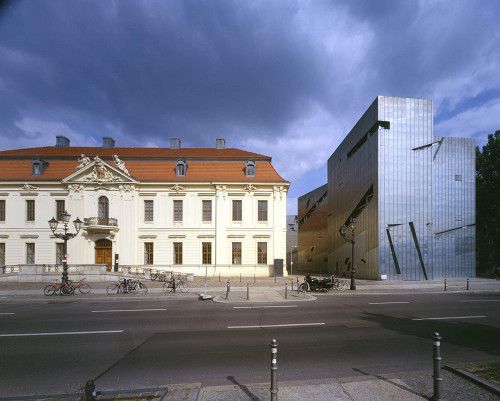 Berlin, 2001, Außenansicht mit Altbau und Libeskind-Bau, Jüdisches Museum Berlin, Bitter+Bredt