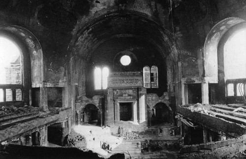 Essen, vermutlich 1945, Der zerstörte Hauptraum der Synagoge, Alte Synagoge Essen