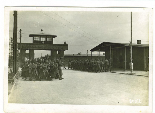 Mühlberg, o.D., Wachablösung vor dem Haupteingang zum »Stalag IVB«, Initiativgruppe Lager Mühlberg e.V.