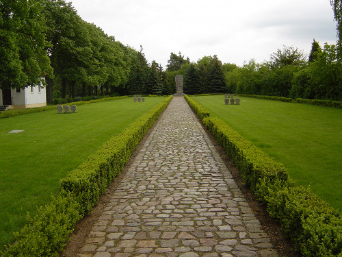 Neuburxdorf, 2004, Kriegsgefangenenfriedhof Neuburxdorf, Graham Johnson